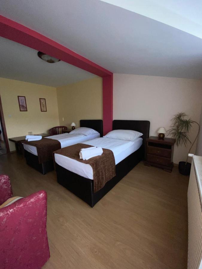Konsky Dvor Hotel Brzotín Eksteriør billede